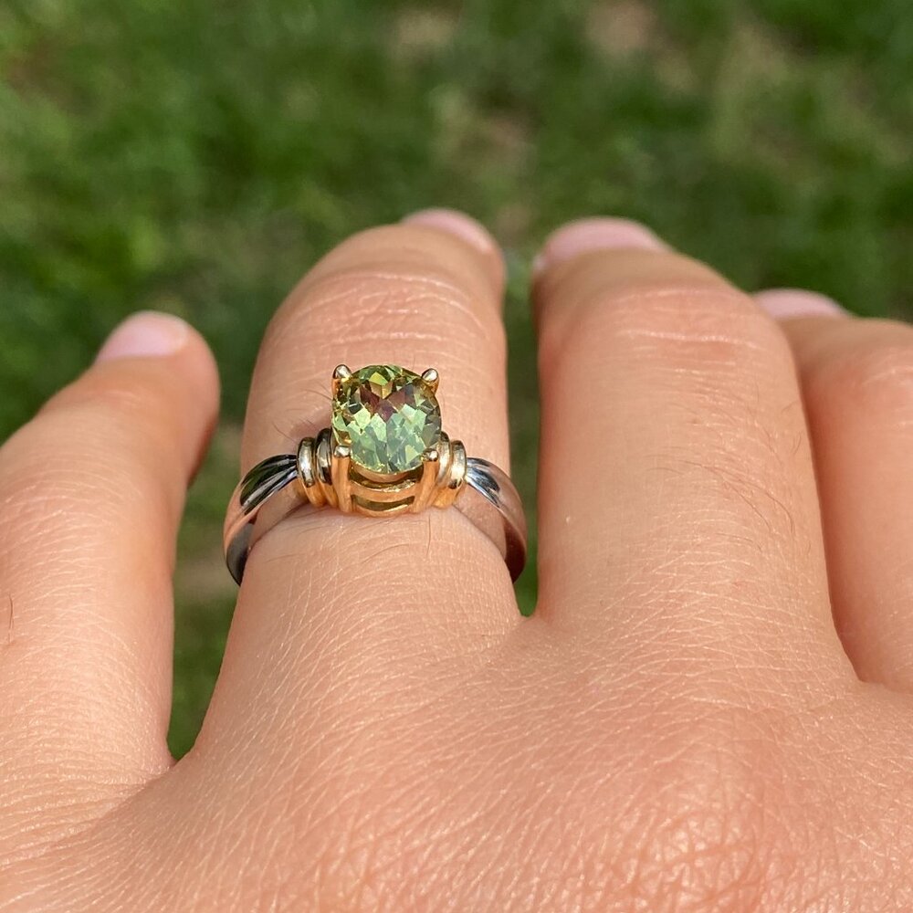 Peridot Ring in Yellow and White Gold - Picture 10 of 11